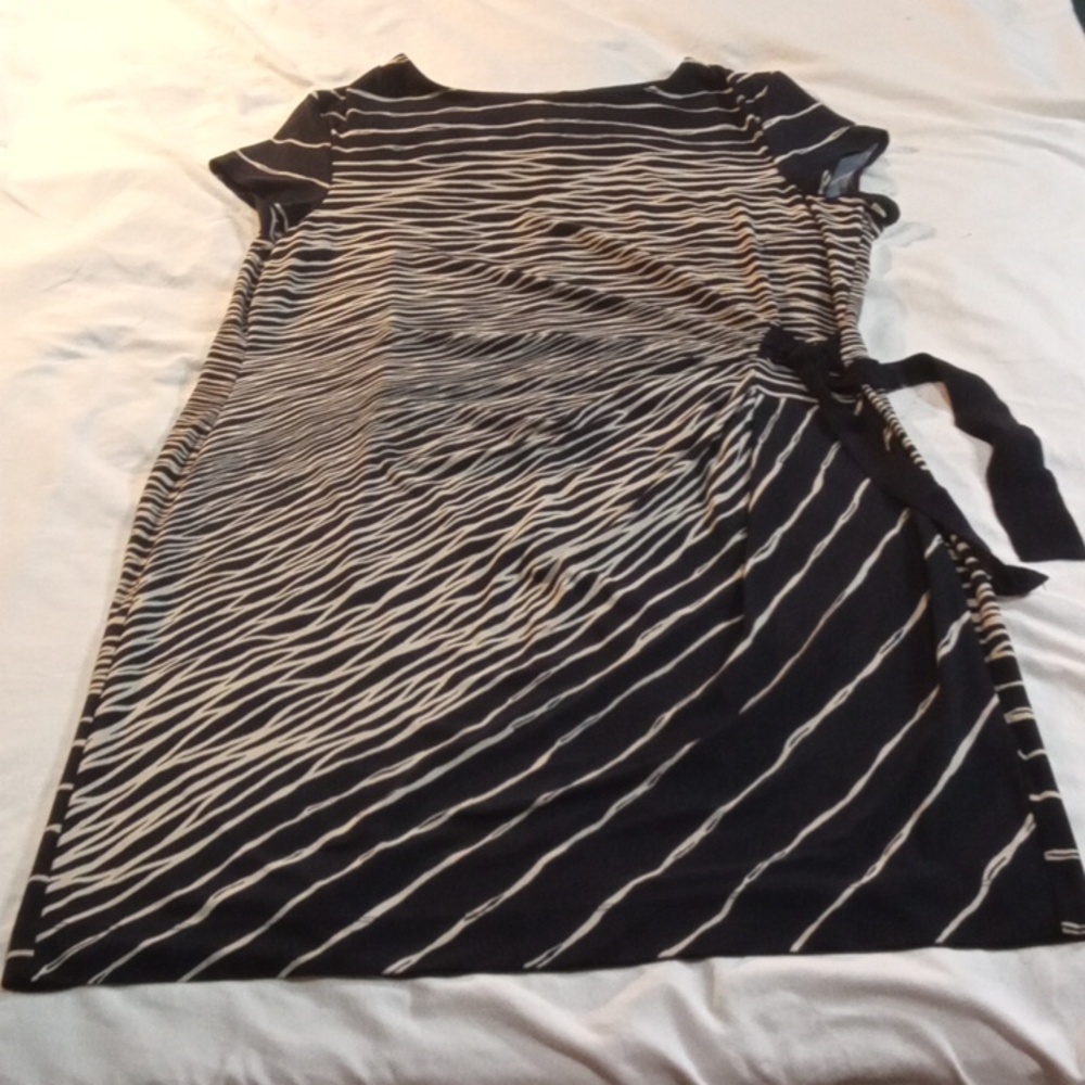 3/$25 Navy & White J. Taylor Patterned Dress Size 20W - Picture 3 of 12